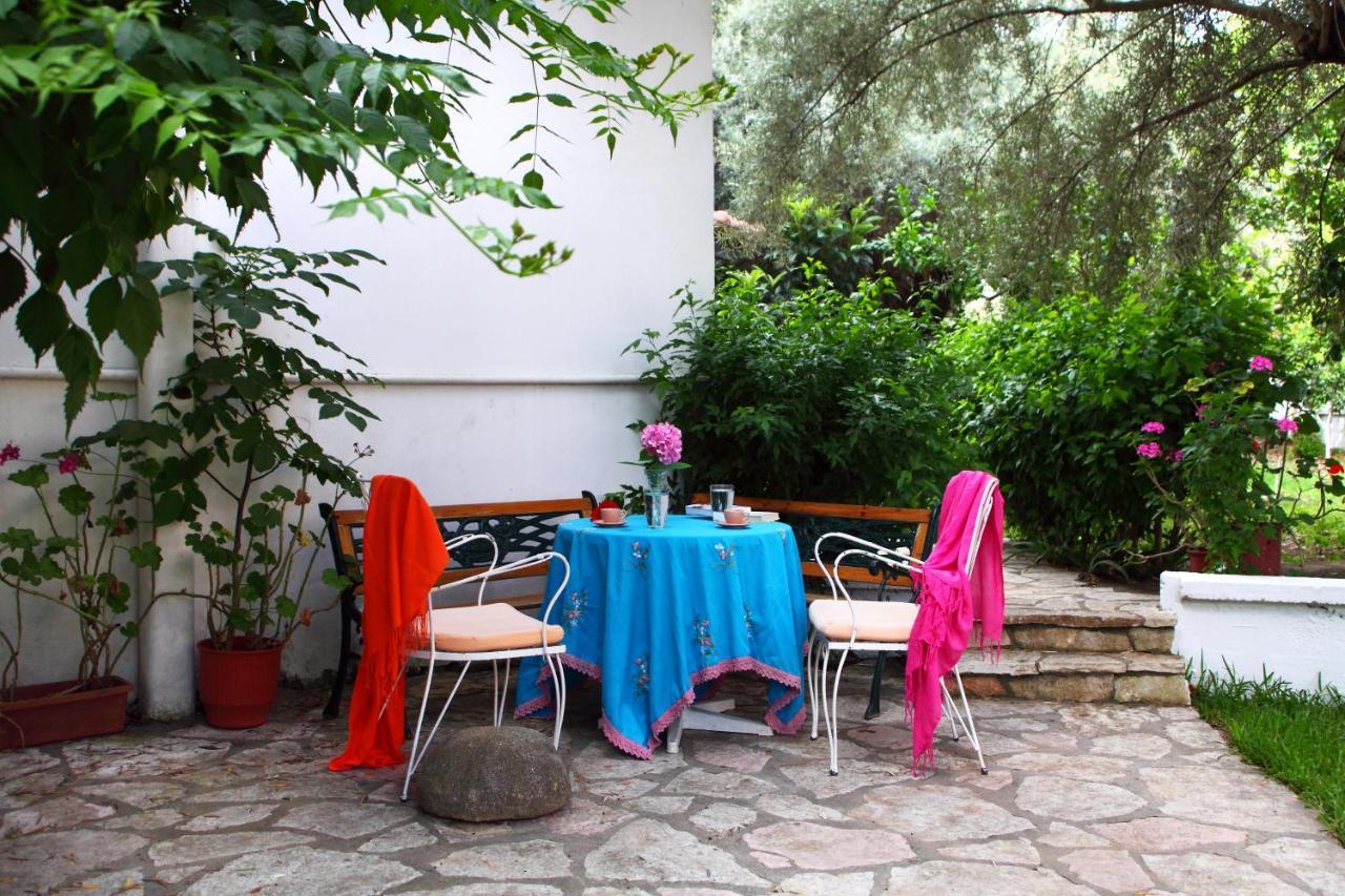 The Filoxenia Apartments, *