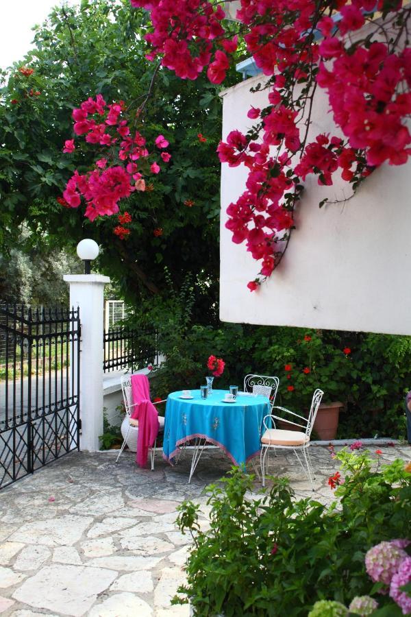 Apartament The Filoxenia Apartments, Nikiana